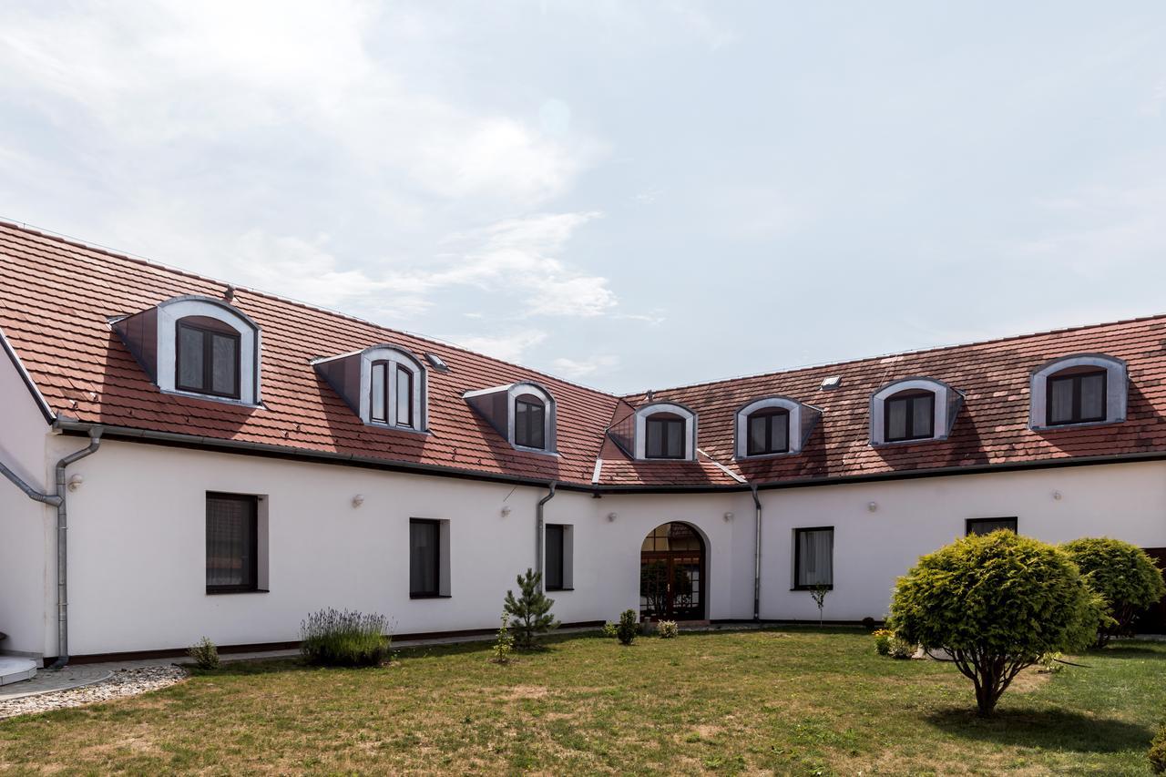 Vitis Hotel Villány Exterior foto
